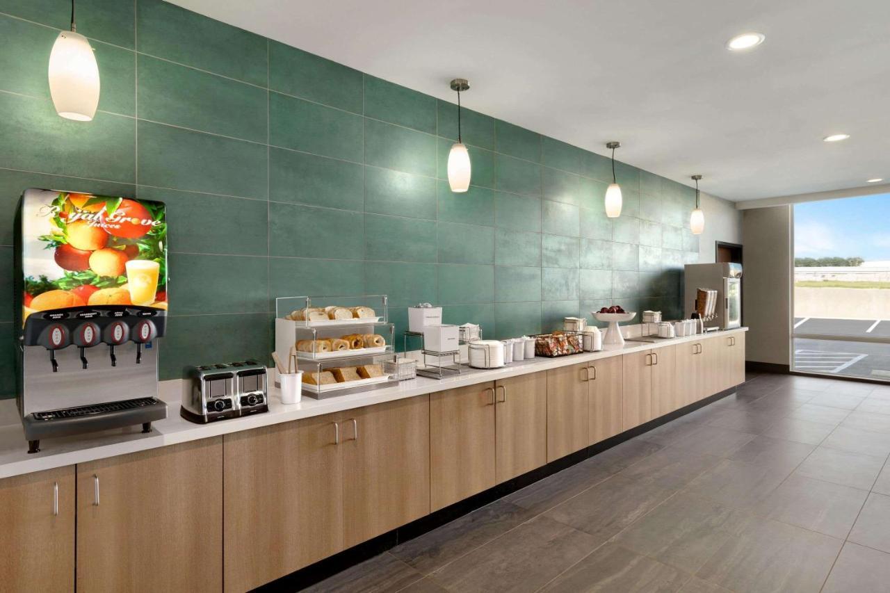 La Quinta Inn & Suites By Wyndham San Antonio Seaworld Lafb Luaran gambar