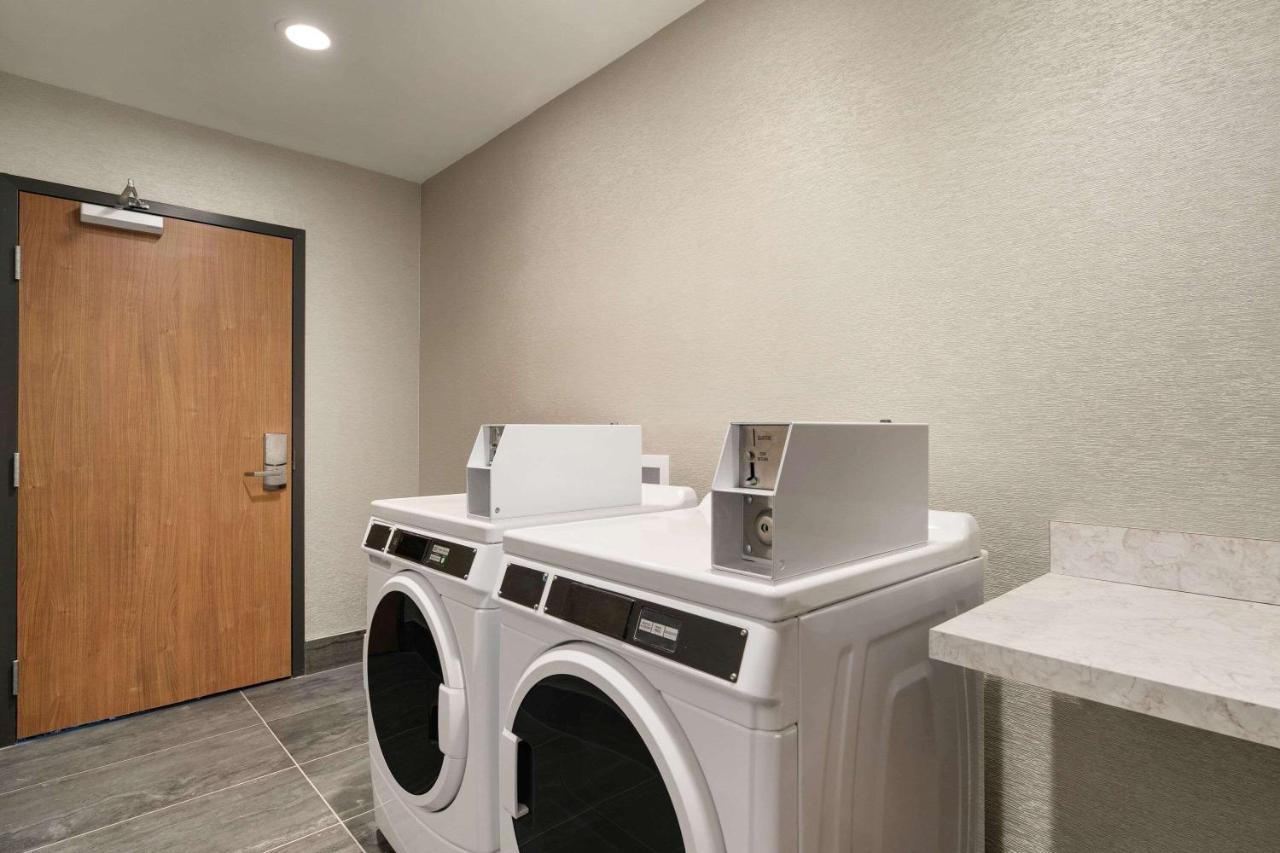 La Quinta Inn & Suites By Wyndham San Antonio Seaworld Lafb Luaran gambar