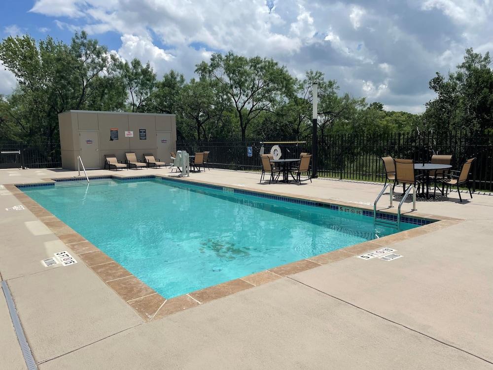 La Quinta Inn & Suites By Wyndham San Antonio Seaworld Lafb Luaran gambar