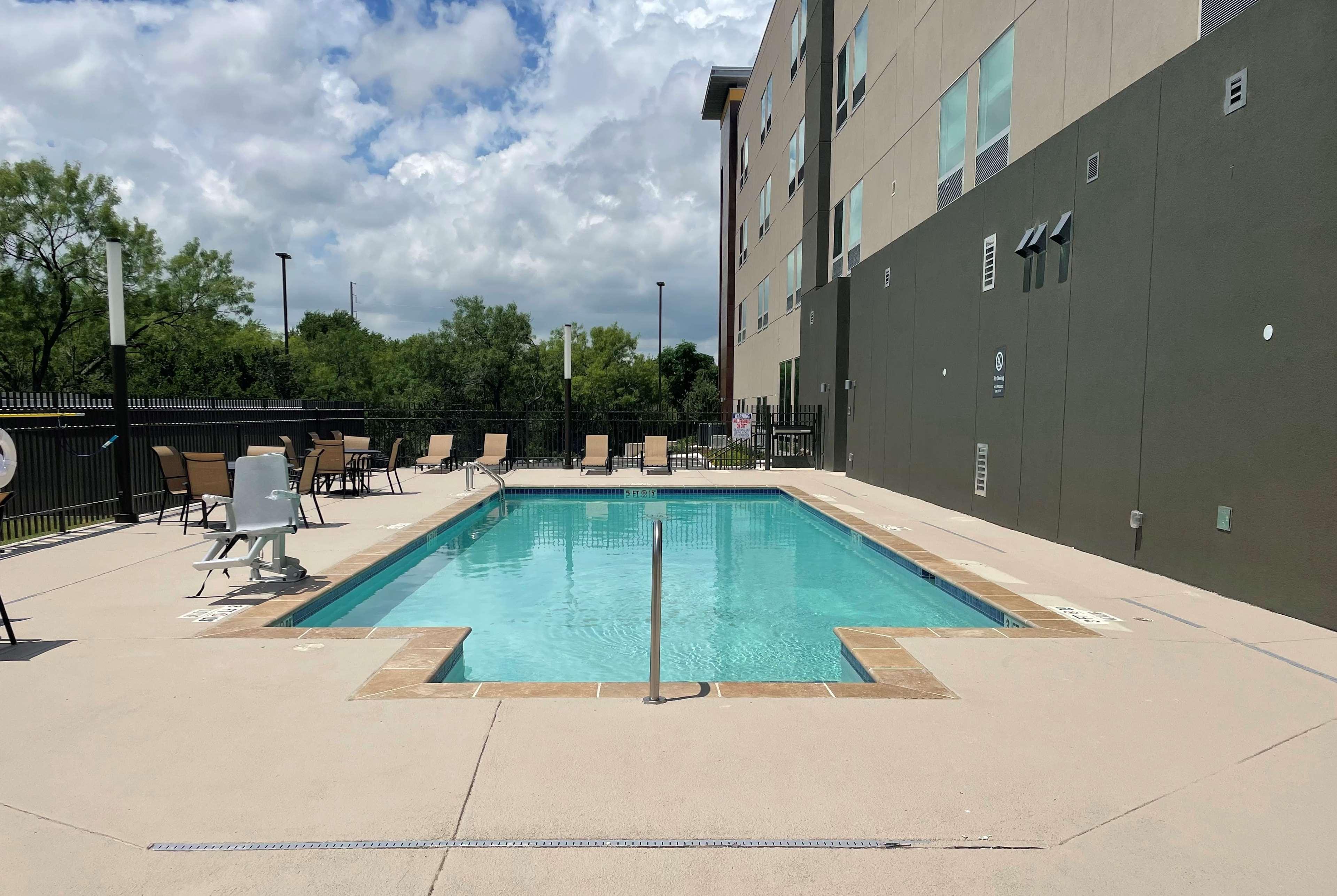 La Quinta Inn & Suites By Wyndham San Antonio Seaworld Lafb Luaran gambar