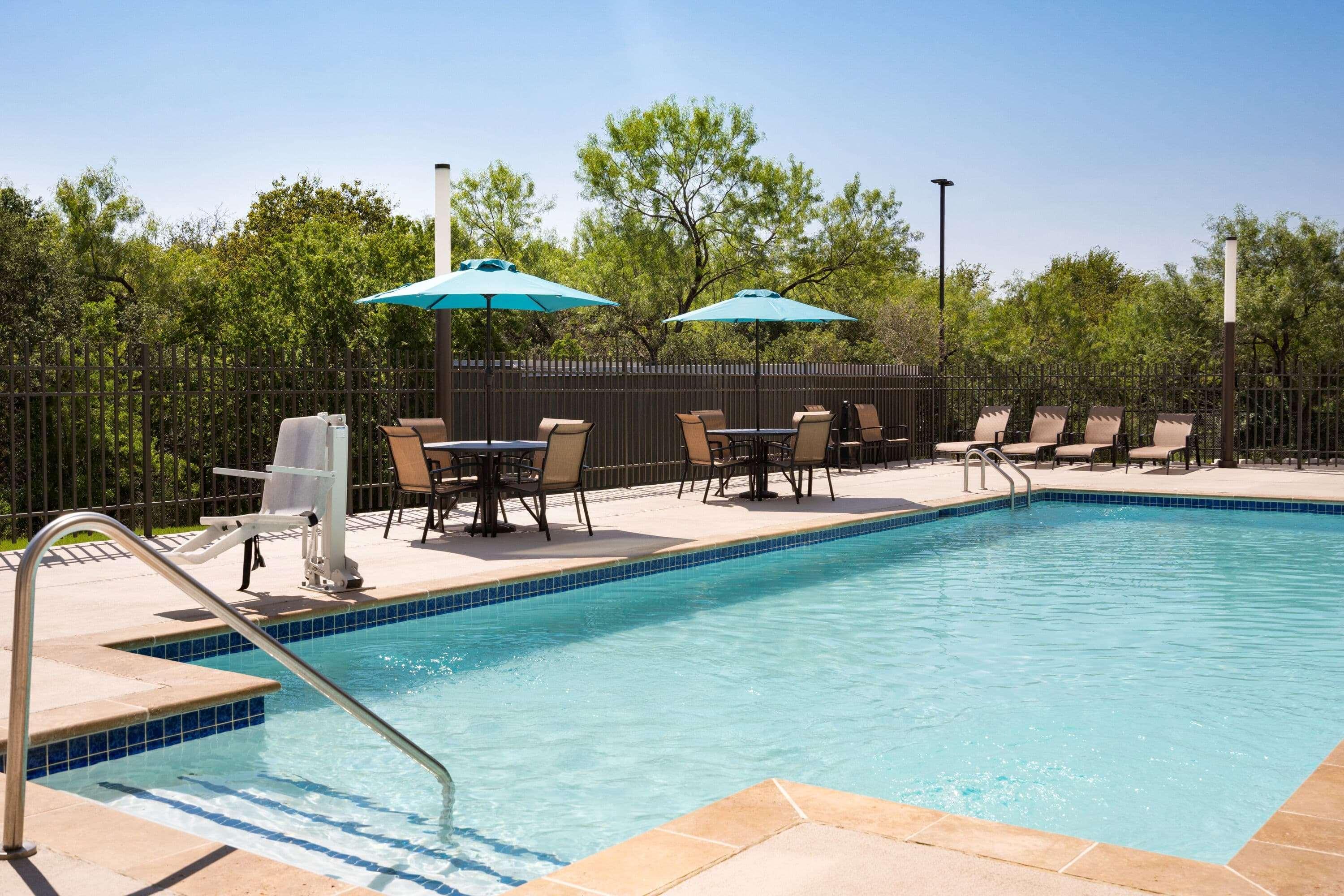 La Quinta Inn & Suites By Wyndham San Antonio Seaworld Lafb Luaran gambar