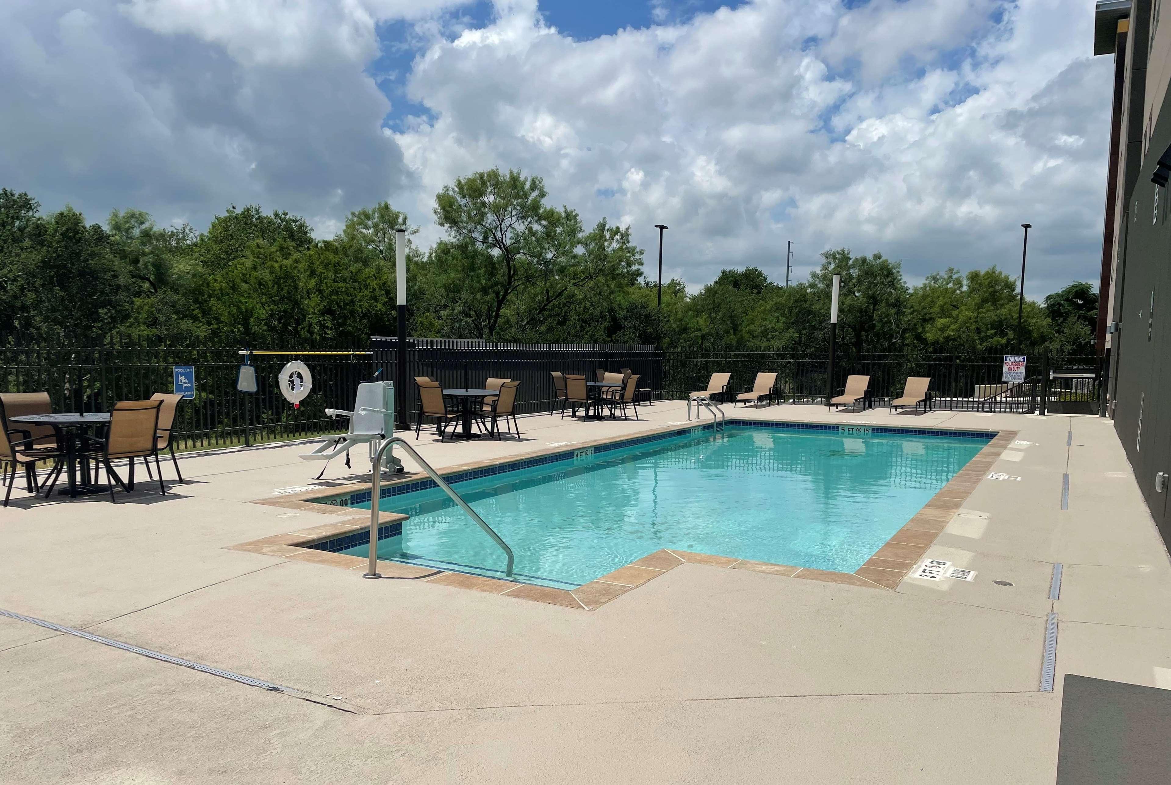 La Quinta Inn & Suites By Wyndham San Antonio Seaworld Lafb Luaran gambar